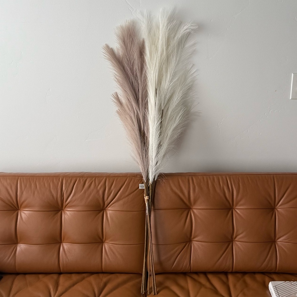 Crate& Barrel Faux Pampas Grass 45" (3 bunches) - Picture 4 of 6